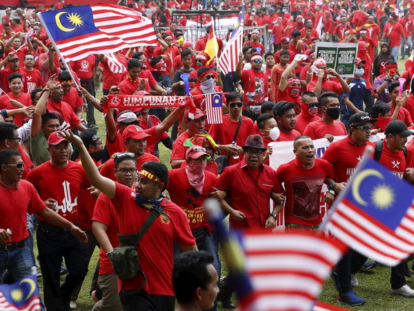 Yêu sách của "biểu tình áo đỏ" sẽ được chuyển tới Thủ tướng Najib ảnh 1