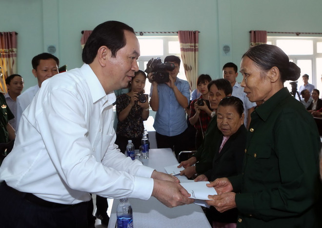 Chủ tịch nước thăm, tặng quà đối tượng chính sách tỉnh Quảng Nam ảnh 1