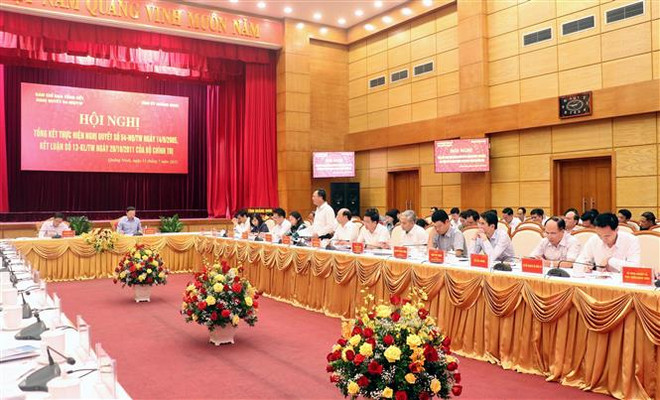 Quang cảnh hội nghị. (Ảnh: Văn Đức/TTXVN) Nghị quyết đi vào cuộc sống làm thay đổi diện mạo tỉnh Quảng Ninh ảnh 2