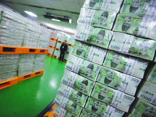 Hàn Quốc in thêm tiền để cho các doanh nghiệp vừa và nhỏ vay ảnh 1