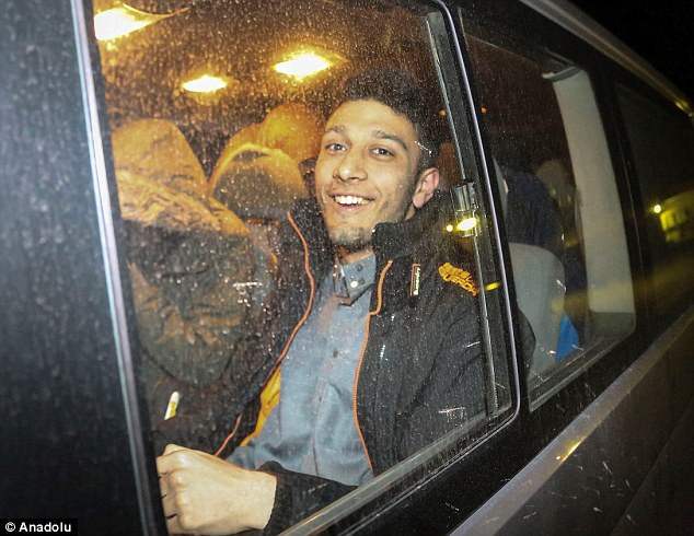 Thổ Nhĩ Kỳ trục xuất 9 người Anh tìm cách vượt biên vào Syria ảnh 1