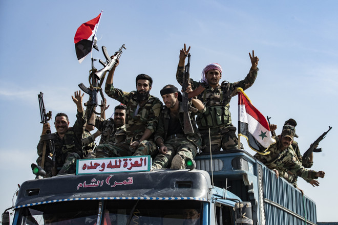 Binh sỹ Syria tại thị trấn Tal Tamr, gần Ras al-Ain, giáp giới Thổ Nhĩ Kỳ ngày 15/10/2019. (Nguồn: AFP/TTXVN) Đức đề xuất thiết lập vùng an ninh do quốc tế kiểm soát ở Syria ảnh 1