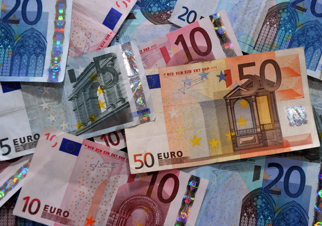 ECB thu phí cho hoạt động giám sát các ngân hàng châu Âu ảnh 1