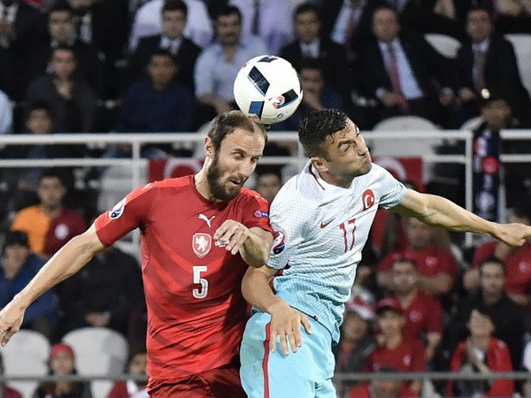 Petr Cech không thể "cứu" CH Séc thất bại trước Thổ Nhĩ Kỳ ảnh 1