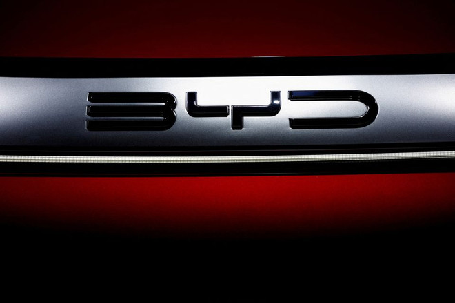 BYD, nhà sản xuất xe điện lớn thứ hai thế giới, đang có chỗ đứng tại nền kinh tế lớn nhất Đông Nam Á. (Nguồn: Reuters) BYD thắng Tesla trong cuộc đua cung cấp taxi điện ở Indonesia ảnh 1