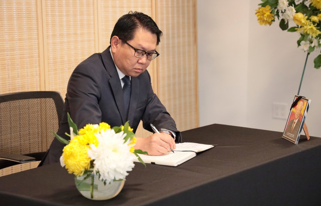 LHQ_vieng Tong Bi thu Nguyen Phu Trong 4.jpg