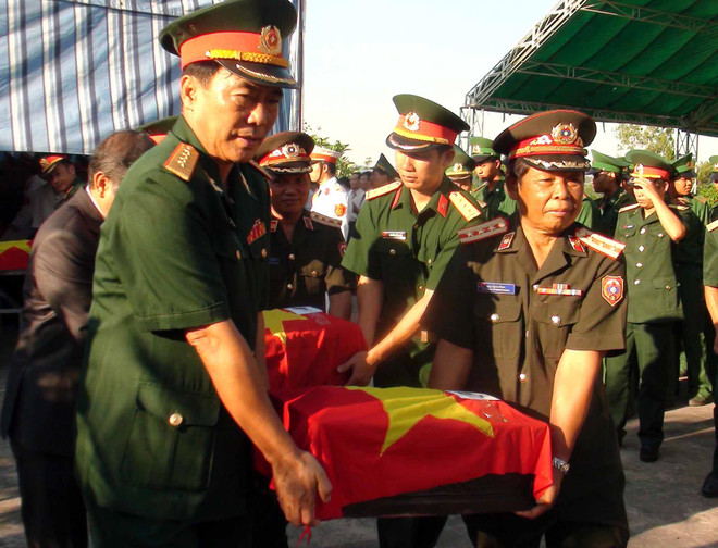 Việt-Lào tự hào về chiến công của quân tình nguyện Việt Nam ảnh 1