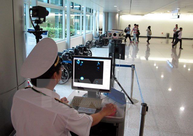 Phát hiện khách từ Dubai về Việt Nam giấu ma túy trong đĩa DVD ảnh 1