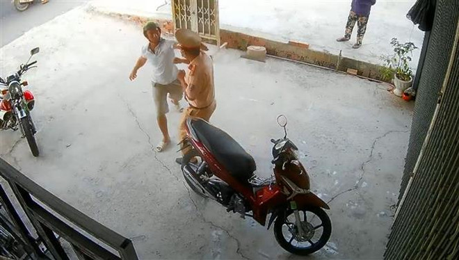 Đồng Tháp: Tạm giữ thanh niên có tiền án tấn công cảnh sát giao thông ảnh 1