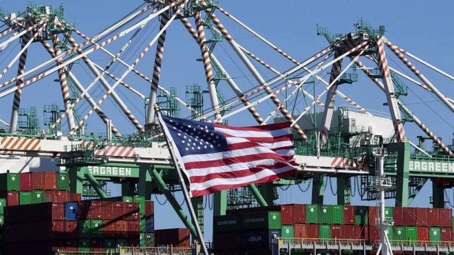 Các container hàng hóa tại cảng Long Beach ở California (Mỹ). (Nguồn: ft.com) Các "đại gia" Mỹ tăng tốc gỡ nút thắt chuỗi cung ứng toàn cầu ảnh 1
