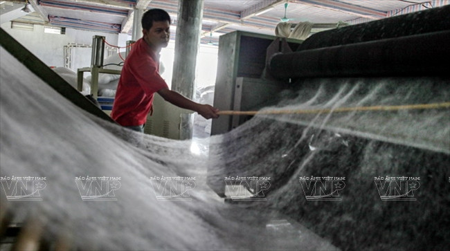 Theo chân những người thợ ở làng nghề bật bông Trát Cầu ảnh 3