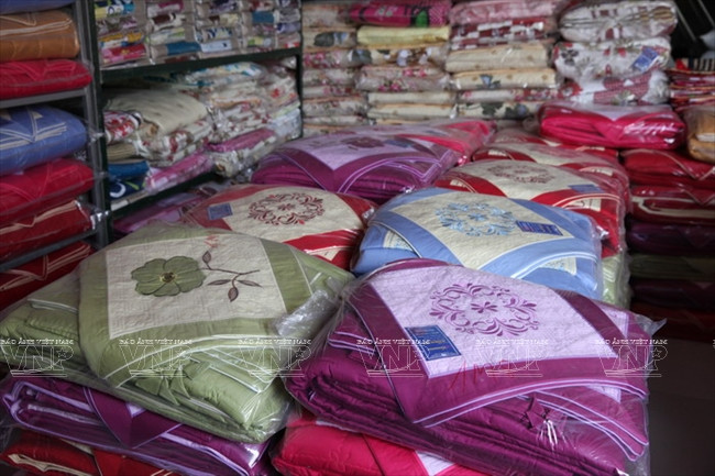 Theo chân những người thợ ở làng nghề bật bông Trát Cầu ảnh 13