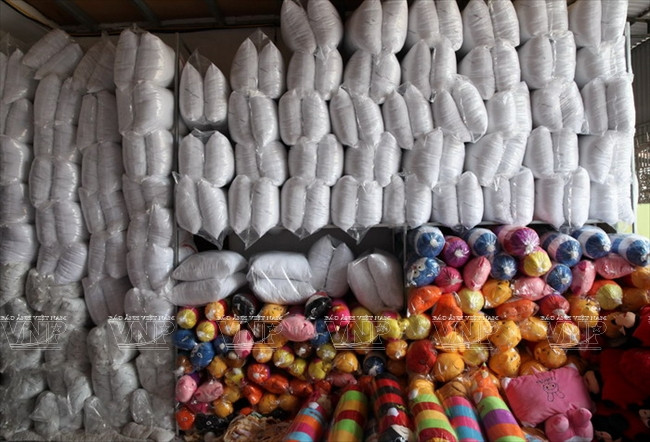 Theo chân những người thợ ở làng nghề bật bông Trát Cầu ảnh 12