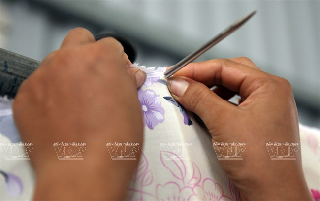 Theo chân những người thợ ở làng nghề bật bông Trát Cầu ảnh 7