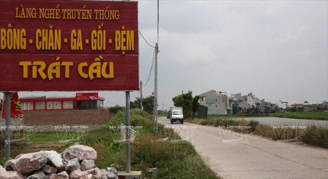 Theo chân những người thợ ở làng nghề bật bông Trát Cầu ảnh 1