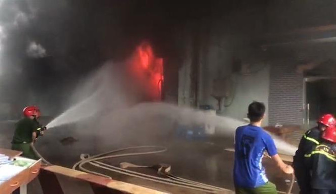 Bình Định: Cháy lớn tại xưởng may trong Khu công nghiệp Phú Tài ảnh 1