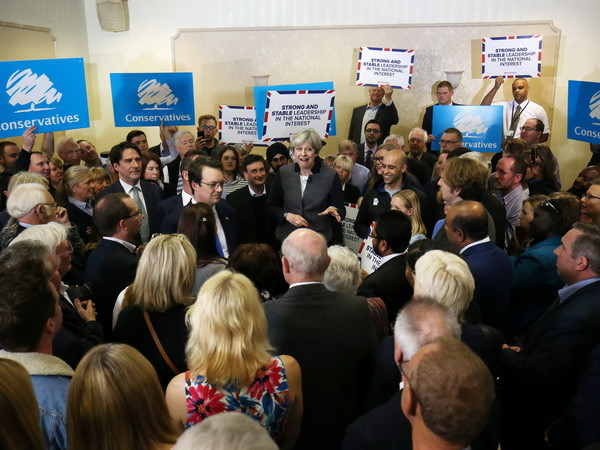 Facebook cảnh báo nguy cơ thông tin giả trước thềm bầu cử Anh ảnh 1