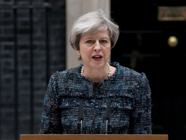 Thủ tướng Anh cam kết giảm số người nhập cư nếu đắc cử ảnh 1