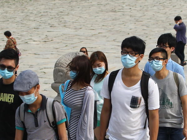 [Video] Hàn Quốc phun hóa chất ở ga tàu điện ngầm để ngừa MERS ảnh 1