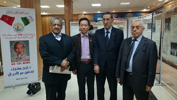 Triển lãm ảnh về Chủ tịch Hồ Chí Minh tại Algeria và Ukraine ảnh 1