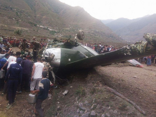 Máy bay quân đội Nepal gặp tai nạn khi vận chuyển lương thực tiếp tế ảnh 1