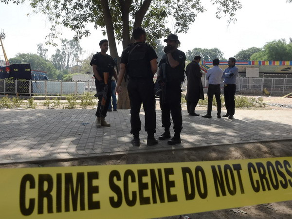 Pakistan điều 150 binh sỹ để giải cứu các cảnh sát bị bắt làm con tin ảnh 1