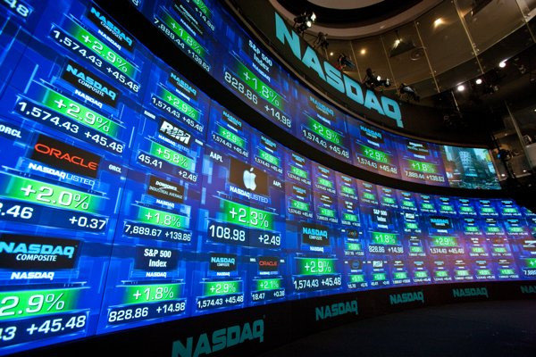 Chỉ số chứng khoán Nasdaq tăng điểm lên mức cao kỷ lục ảnh 1