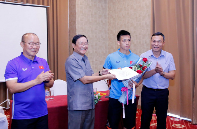 AFF Suzuki Cup: Đại sứ Việt Nam động viên tinh thần đội tuyền Việt Nam ảnh 2