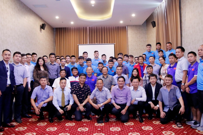 AFF Suzuki Cup: Đại sứ Việt Nam động viên tinh thần đội tuyền Việt Nam ảnh 1