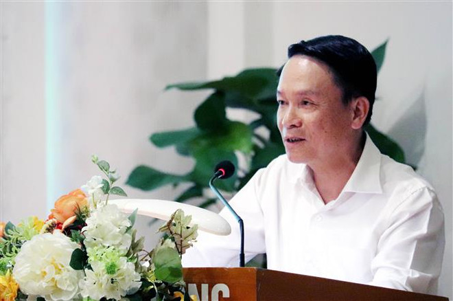 Ông Nguyễn Đức Lợi - Phó Chủ tịch thường trực Hội Nhà báo Việt Nam phát biểu tại hội nghị. (Ảnh: Văn Đức/TTXVN) Báo chí có vị trí quan trọng với Học viện Chính trị Quốc gia HCM ảnh 2
