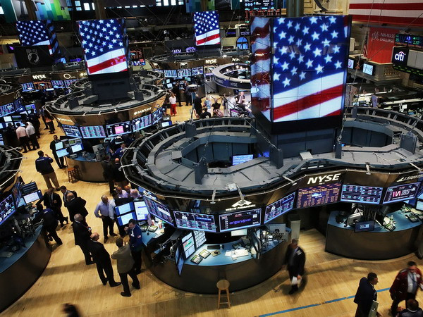 Chứng khoán Mỹ trầm lắng với các số liệu kinh tế trái chiều ảnh 1