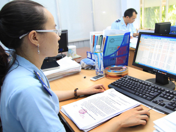 Sẽ kiểm điểm công chức hải quan "hạch sách" giấy tờ ngoài quy định ảnh 1