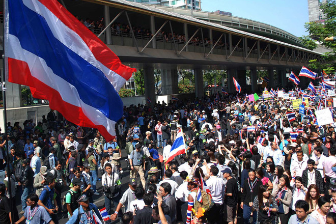 Người biểu tình phản đối chính phủ ở Bangkok ngày 21/1. (Nguồn: THX/TTXVN) Lệnh tình trạng khẩn cấp ở Thái Lan không cấm biểu tình ảnh 1