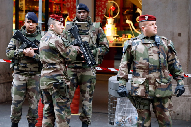 Pháp duy trì việc triển khai 10.000 binh sỹ bảo đảm an ninh ảnh 1