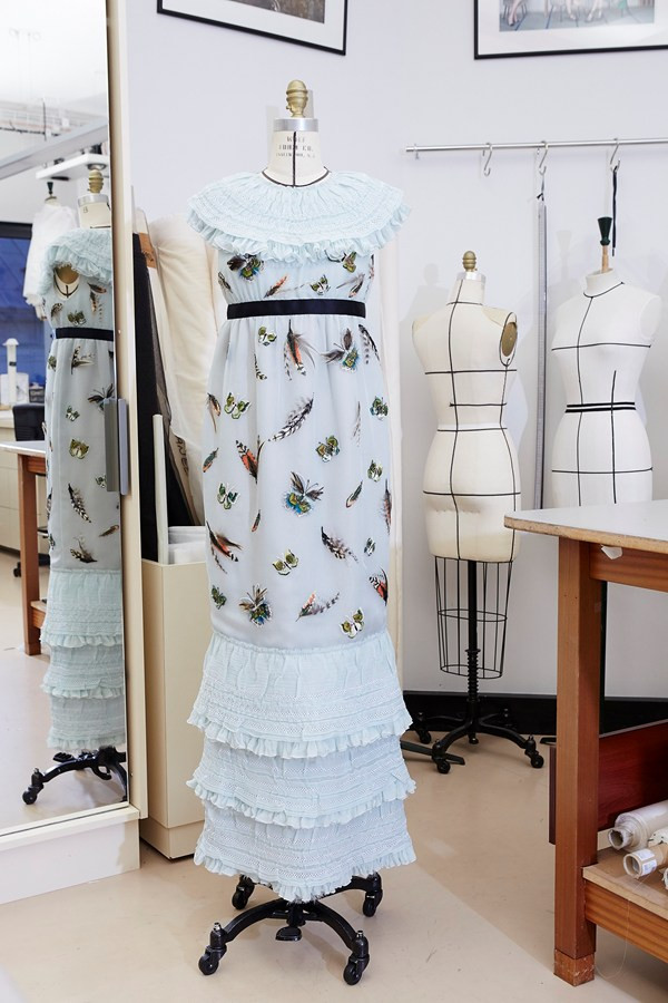 Keira Knightley diện bộ trang phục “trong mơ” của hãng Chanel ảnh 2