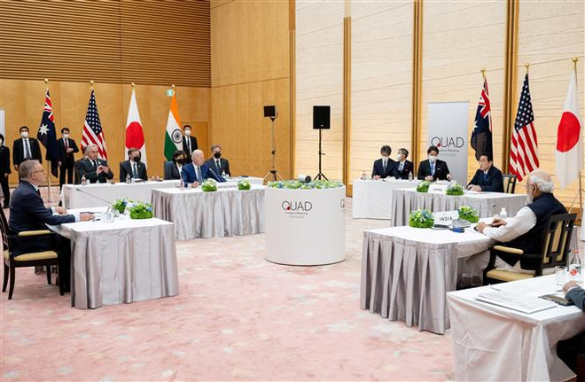 Thủ tướng Australia Anthony Albanese, Tổng thống Mỹ Joe Biden, Thủ tướng Nhật Bản Kishida Fumio và Thủ tướng Ấn Độ Narendra Modi tại Hội nghị Thượng đỉnh nhóm Bộ Tứ ở thủ đô Tokyo, ngày 24/5/2022. (Ảnh: AFP/TTXVN) Các bộ trưởng quốc phòng Mỹ, Nhật, Australia nhóm họp tại Hawaii ảnh 1