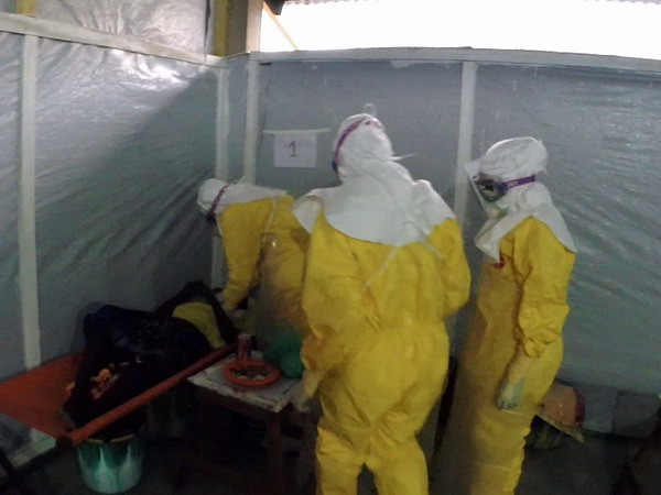 Liberia áp dụng một loạt biện pháp mạnh ngăn chặn virus Ebola ảnh 1