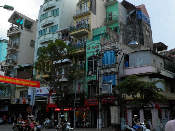 [Video] Nguy hiểm đến từ nhà dạng ống không có cửa thoát hiểm ảnh 1