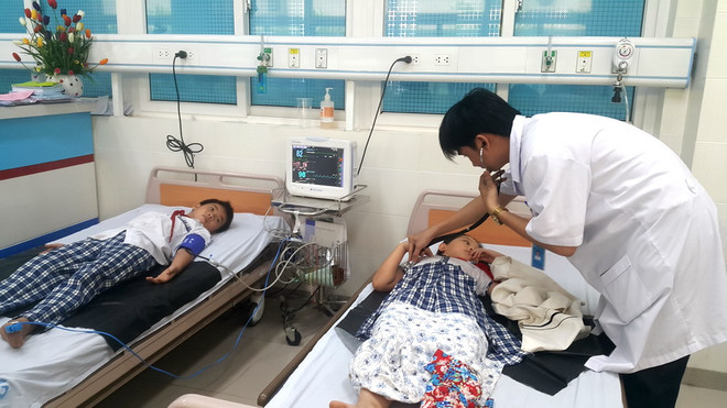 19 học sinh ở Quảng Ngãi nhập viện nghi do ngộ độc sau uống trà sữa ảnh 1