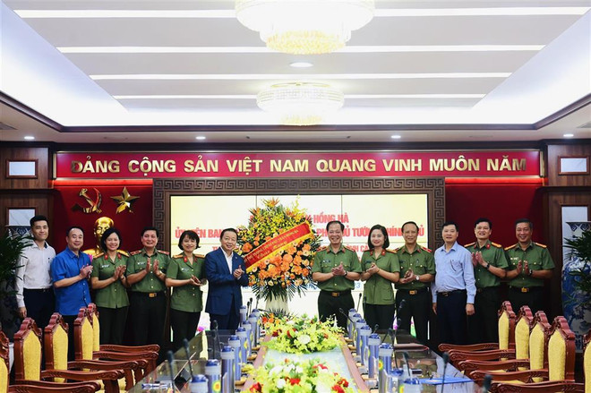 Phó Thủ tướng thăm Bộ Tư lệnh Cảnh vệ nhân ngày truyền thống CAND ảnh 1