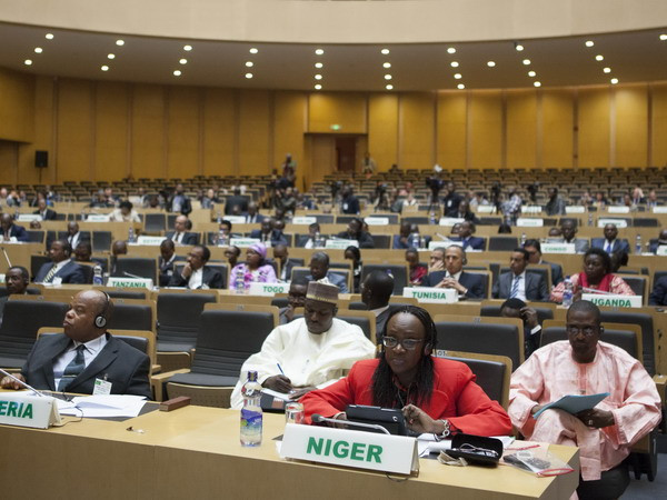 Liên minh châu Phi kêu gọi dỡ bỏ lệnh cấm đi lại vì Ebola ảnh 1