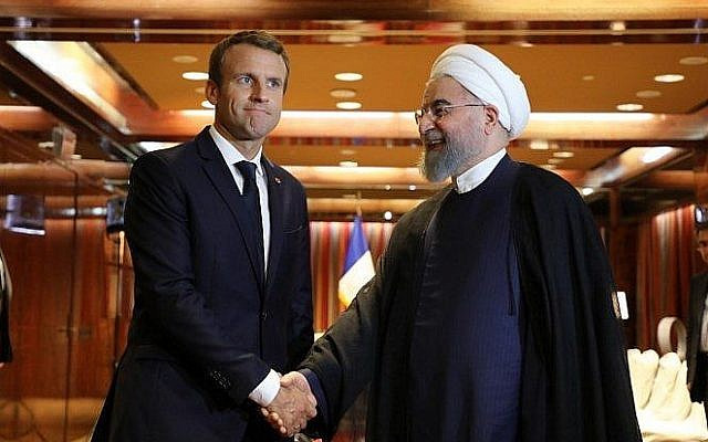Tổng thống Pháp Emmanuel Macron và người đồng cấp Iran Hassan Rouhani gặp nhau ở New York, tháng 9/2017. (Nguồn: AFP) Tổng thống Pháp, Iran nhất trí nỗ lực duy trì thỏa thuận hạt nhân ảnh 1