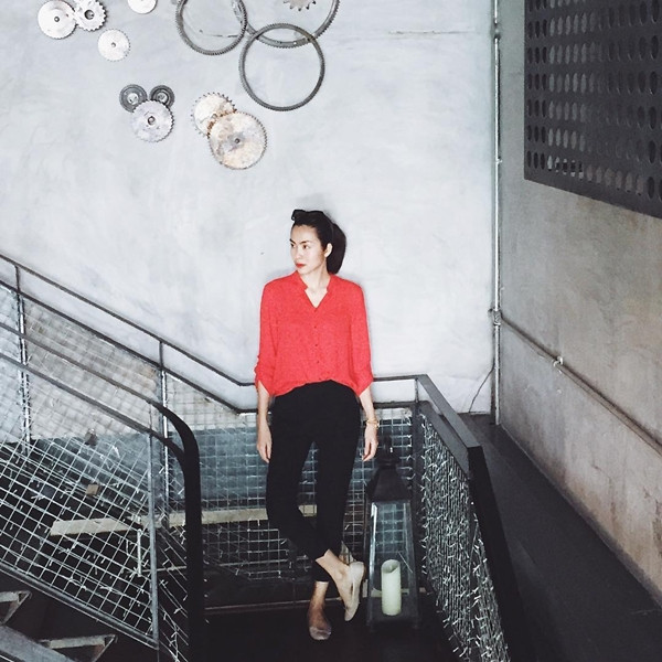 Chưa tới cuối tuần mà sắc đỏ đã ngập tràn "sàn diễn đường phố" ảnh 4