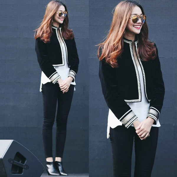 Chưa tới cuối tuần mà sắc đỏ đã ngập tràn "sàn diễn đường phố" ảnh 6