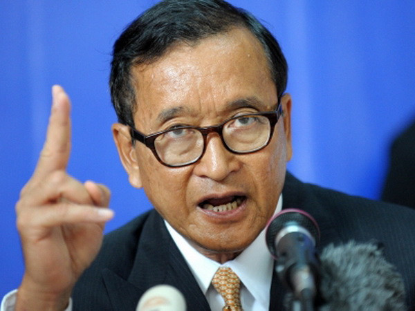 Chủ tịch Đảng Cứu nguy Dân tộc Campuchia (CNRP), ông Sam Rainsy. (Nguồn: AFP) Lãnh đạo đảng đối lập ở Campuchia kêu gọi đối thoại ảnh 1