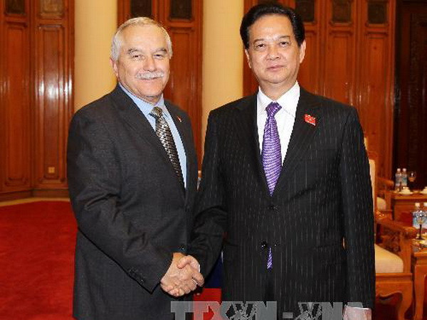 Thủ tướng Nguyễn Tấn Dũng tiếp Bộ trưởng Nông nghiệp và Phát triển Nông thôn Israel Yair Shami thăm và làm việc tại Việt Nam. (Ảnh: Đức Tám/TTXVN) Việt Nam-Israel cần sớm đàm phán thương mại tự do ảnh 1
