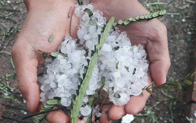 Mưa đá và dông lốc đã làm 1 người mất tích, 3 người bị thương ảnh 1