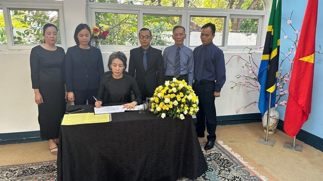 tanzania_le vieng tong bi thu nguyen phu trong 4.jpg