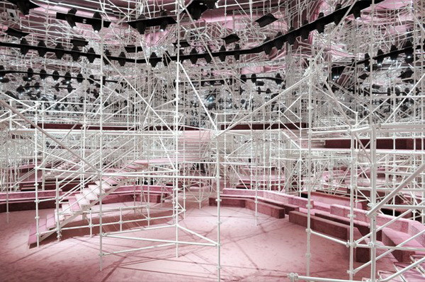 Christian Dior Haute Couture Xuân Hè 2015: Những cô nàng "glam rock" ảnh 1