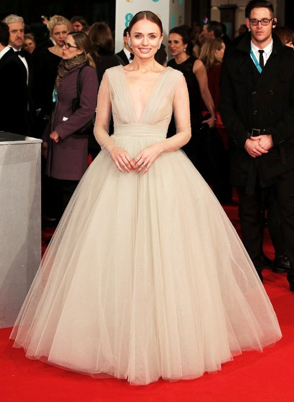 Những bộ cánh lộng lẫy xuất hiện trên thảm đỏ BAFTA 2015 ảnh 12